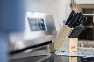 3BR 2BA Cozy Home with Jacuzzi Near Downtown - 8