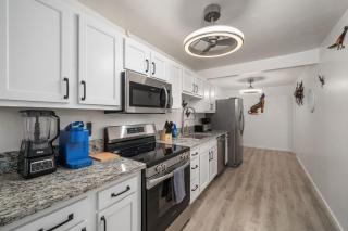 3BR 2BA Cozy Home with Jacuzzi Near Downtown - 2