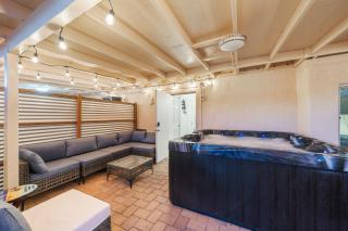 3BR 2BA Cozy Home with Jacuzzi Near Downtown - 8