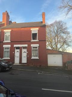 Stay for 9 - Work Teams, Contractors & Families - Smart TV, Fast WiFi & Kitchen - Near Doncaster Station & M18 - 4