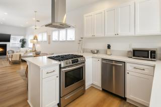 Exclusive 2BD 3BA with Balcony - 4