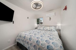 3BR 2BA Comfy Home with Jacuzzi - 1