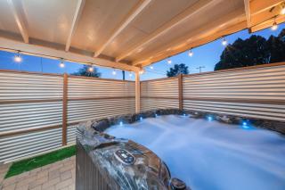 3BR 2BA Comfy Home with Jacuzzi - 0