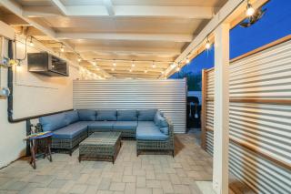 3BR 2BA Comfy Home with Jacuzzi - 8