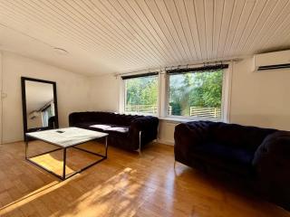 Workers Villa - 5 BR - 2 Bath - Volvo - Parking - 5