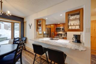 Charming Vail Condo with Patio and Mountain Views - 2