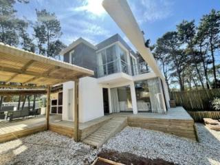 Imponente casa con piscina en corazón de Montoya - 0