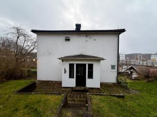 Workers Apartment - 2 BR - 4 Beds - Near Volvo - Parking - 9