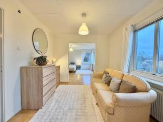 Workers Apartment - 2 BR - 4 Beds - Near Volvo - Parking - 4