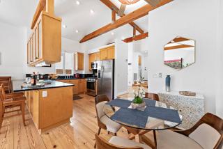 Laguna Beach Coastal Cottage - 8