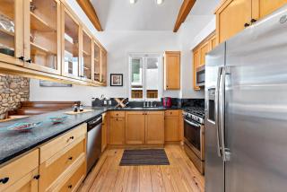 Laguna Beach Coastal Cottage - 3