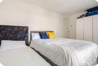 Tastefully Finished 2 Bedroom holiday & Short let cottage in Greater Manchester - 1