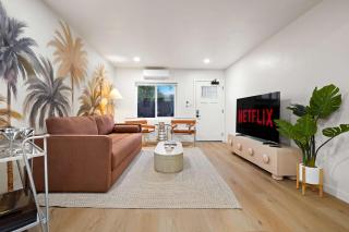 Explore North Park Chic 2br with Fire Pit Sleeps 6 - 6