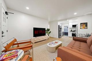 Explore North Park Chic 2br with Fire Pit Sleeps 6 - 4