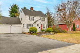 1 Mi to Connecticut River Home with Large Backyard - 9