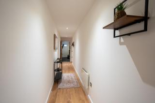 Leeds - City Meets Nature - Riverside - Sleeps 8 - Balcony - 1