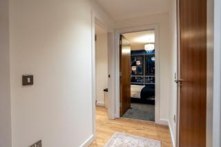 Leeds - City Meets Nature - Riverside - Sleeps 8 - Balcony - 8