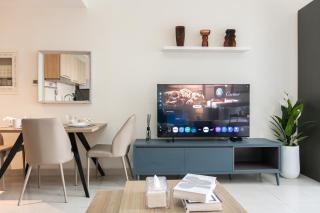 Modern Studio with Balcony, Stunning City Views & Free Parking, Close to Dubai Mall - 4