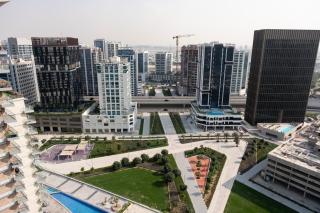 Modern Studio with Balcony, Stunning City Views & Free Parking, Close to Dubai Mall - 5