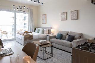 Modern Studio with Balcony, Stunning City Views & Free Parking, Close to Dubai Mall - 9