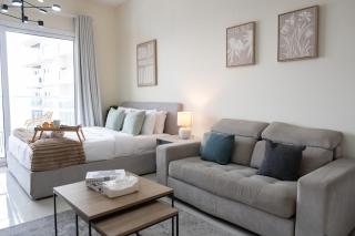 Modern Studio with Balcony, Stunning City Views & Free Parking, Close to Dubai Mall - 2