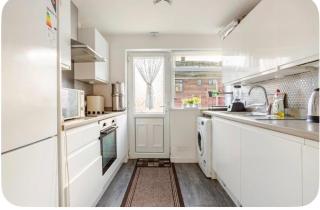 Tastefully Finished 2 Bedroom holiday & Short let cottage in Greater Manchester - 4