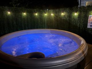 Tattershall Lakes Pet Friendly Hot Tub Breaks - 4