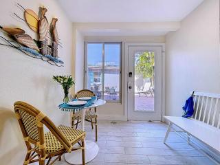 Enjoy A Reef Intermission steps from beach and bay - 4