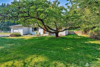 Redmond Pet friendly Home in 2 Acres Horse Barn - 3
