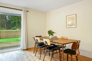 Redmond Pet friendly Home in 2 Acres Horse Barn - Redmond - 1