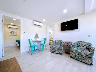 Seas The Day from this updated 2 bed 2 bath steps to beach - Bradenton Beach - 6