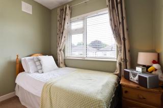 4 bed private semi-detached, - 7