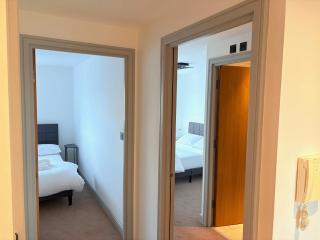 Modern 2-Bed Apartment in York City Centre - Walk to Christmas Market and Top Attractions - 3