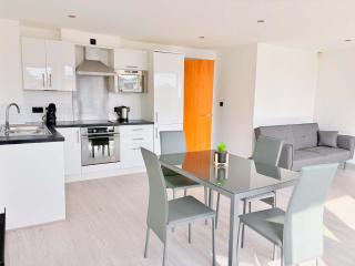 Modern 2-Bed Apartment in York City Centre - Walk to Christmas Market and Top Attractions - 8