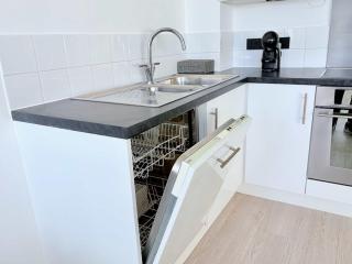 Modern 2-Bed Apartment in York City Centre - Walk to Christmas Market and Top Attractions - 1