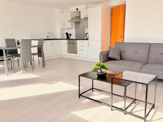 Modern 2-Bed Apartment in York City Centre - Walk to Christmas Market and Top Attractions - 7