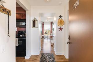 Downtown Riverfront Condo unit 780 - 1