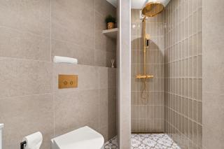 City Center Gem I Traditional Bergen Style - 9