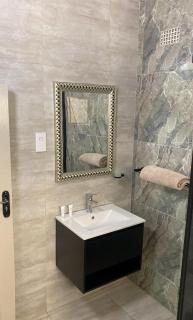 Sammy's Guest Lodge - 5