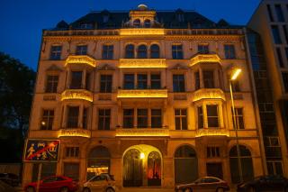 Downtown Landmark near Checkpoint Charlie - fully preserved - 9