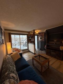 Cozy boho downtown apartment - 9