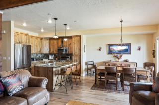 Private Hot tub, Spacious stay for 12, 5 Min Drive to Base, Full Kitchen, Restaurants Nearby! - 3