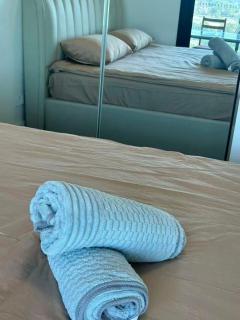 Modern Comfort Stay - Near Stadiums Green Spaces - 5