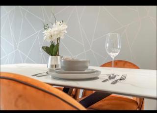 Modern Lux 2 bed 2 bath Central London - 3