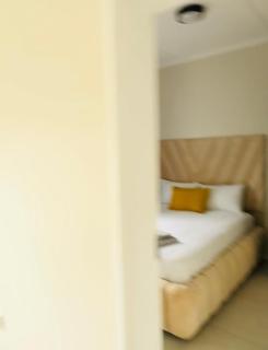 High End 93 On New Stay - 4