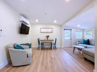 Get A Wave From It All in this 1 bed 1 bath with pvt lanai - 7
