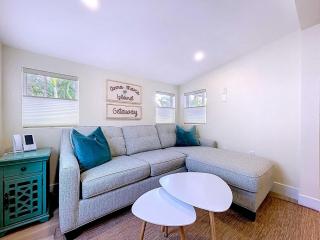 Get A Wave From It All in this 1 bed 1 bath with pvt lanai - 9