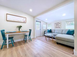 Get A Wave From It All in this 1 bed 1 bath with pvt lanai - 8