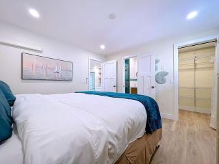 Get A Wave From It All in this 1 bed 1 bath with pvt lanai - 1