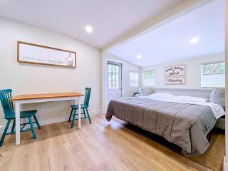 Get A Wave From It All in this 1 bed 1 bath with pvt lanai - 3